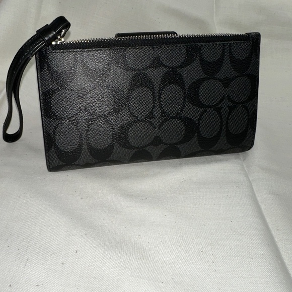 Coach Phone Wallet In Signature Canvas - Picture 3 of 9